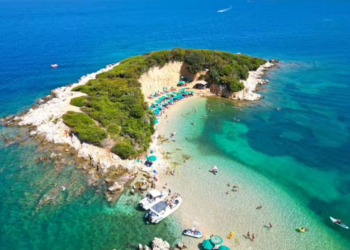 “Express”: Ksamili dhe Porto Palermo, dy xhevahire të fshehura të Europës