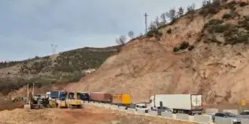 Hapet rruga drejt juglindjes, rinis qarkullimi i mjeteve pas 11 ditësh bllokim