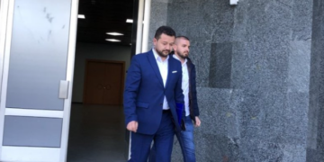 Skandali/ Qytetarja i kërkoi ndihmë, anëtari i KLP-së e ngacmon sek*ualisht (VIDEO)