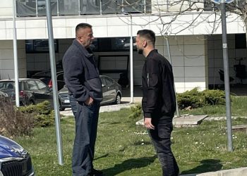 Pamje nga seanca dëgjimore ndaj Gjestit, i pranishëm edhe babai i tij