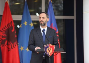 Prezantohet Drejtori i ri, ministri Lamallari: Policia e Shtetit, institucion në shërbim të qytetarëve, jo mbi ta. Garant i rrugëtimit drejt BE