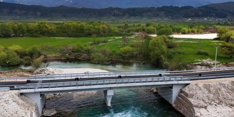 Rama: Drejt përfundimit punimet për urën e re të Viroit në Gjirokastër