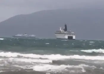 Nesër priten reshje intensive, anulohet nisja e tragetit Vlorë-Brindisi