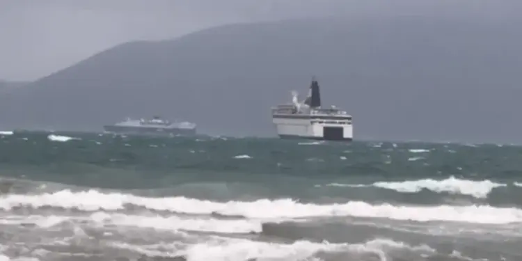 Nesër priten reshje intensive, anulohet nisja e tragetit Vlorë-Brindisi