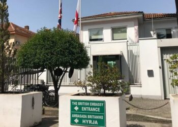 Ambasada britanike: Imuniteti parlamentar nuk duhet të pengojë llogaridhënien para ligjit