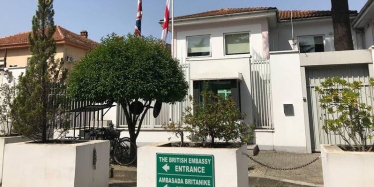 Ambasada britanike: Imuniteti parlamentar nuk duhet të pengojë llogaridhënien para ligjit