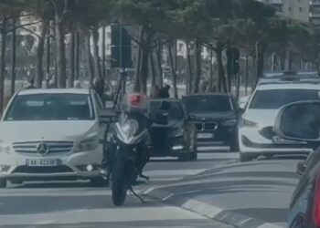 E rëndë në Vlorë/ Tre persona dhunojë pronarin e një lokali në Lungomare