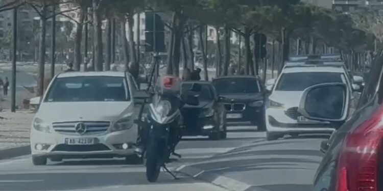 E rëndë në Vlorë/ Tre persona dhunojë pronarin e një lokali në Lungomare