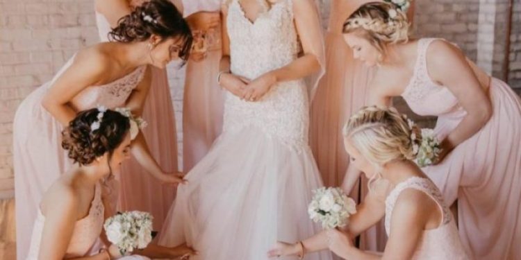 Nusja i kërkoi motrës të presë flokët për dasmën e saj, ajo refuzoi dhe hoqi dorë nga roli i shoqërueses