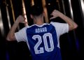 FOTO/ Arbër Hoxha “shtegton” në verë, Dinamo Zagreb e nxjerr në shitje