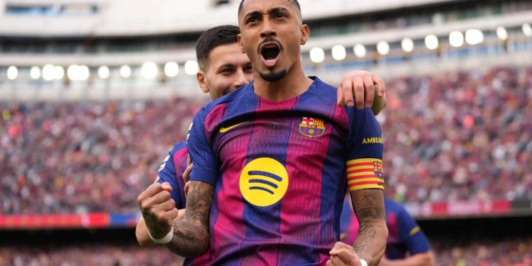 Barça “shpërthen” ndaj Sevilla-s, Raphinha realizon “tripletë”, Flick: I lumtur për këtë fitore dhe për Gavi-n (VIDEO)