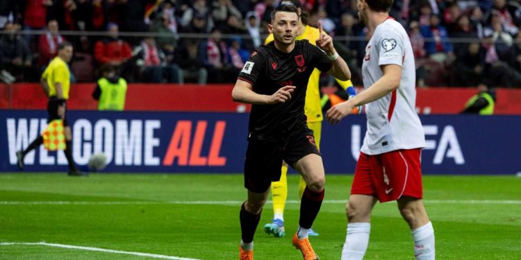 Lojtari i kombëtares mund të transferohet në Poloni, detajet