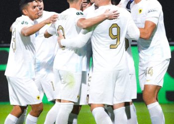Nottingham befasohet në Angli, AEK feston me Strakoshën në fushë, fiton Fiorentina