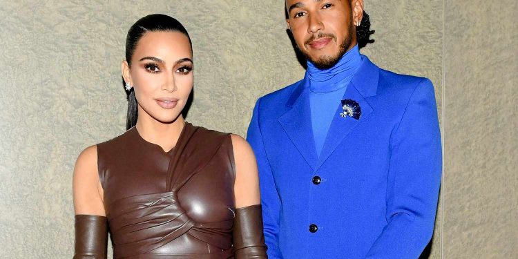 Pushime sekrete, por jo më: Kim Kardashian dhe Lewis Hamilton kapen mat në shkretëtirë