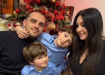 Gëzim në familjen e Jozefina Topalli, vajza e saj bëhet nënë për herë të tretë