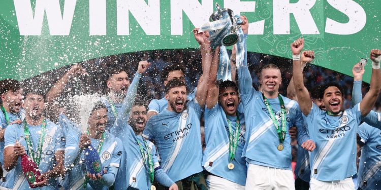 Man.City i rrëmben Arsenal një tjetër trofe, Guardiola: Ishte speciale (VIDEO)