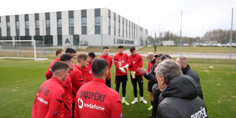 Polonia na nxori nga gara, Shqipëria stërvitet në Varshavë, më martën miqësore me Ukrainën