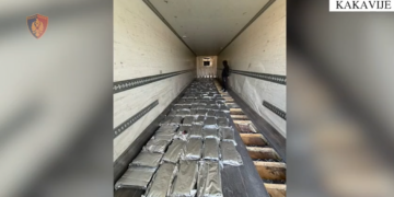 Arrestohet shoferi i kamionit, shihni si u zbulua 350 kg kanabis në Kakavijë (VIDEO)