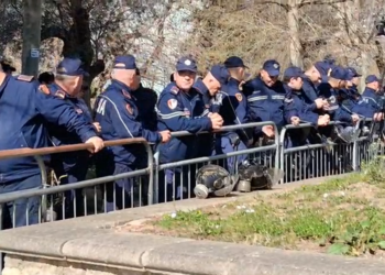 Protesta e opozitës, 1600 policë rrethojnë Parlamentin