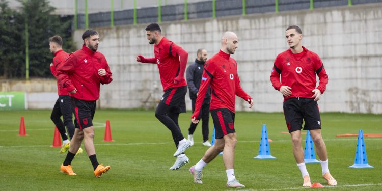 Misioni Botëror/ Pragsfida me Poloninë, Kombëtarja zhvillon stërvitjen e parë në “Shtëpinë e Futbollit”, 3 mungesa