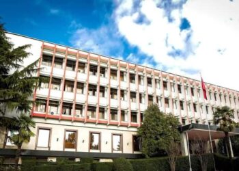 Ministria e Jashtme apel shqiptarëve në Iran: Kontaktoni ambasadën në Ankara para udhëtimit drejt Shqipërisë përmes Turqisë