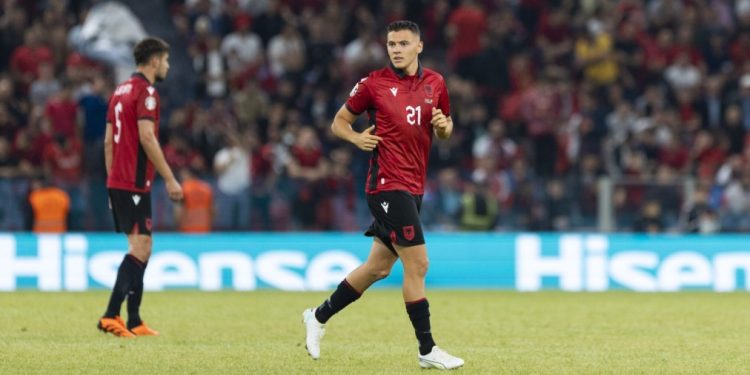 Fate të kryqëzuara, Asllani në “dorë” të Muçit, te Beshiktash bëjnë llogari