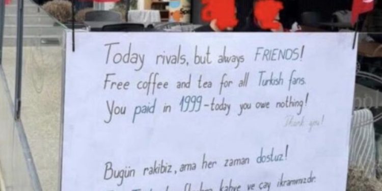 “Borxhin e keni larë në 1999”, restoranti në Prishtinë ofron kafe dhe çaj falas për tifozët turq