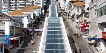 Ndodhen në Kinë! Ndërtohen shkallët lëvizëse më të gjata në natyrë në botë