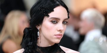 Tragjedi në Long Island: Prenell Rousseau, i njohur për ndjekjen e Billie Eilish, humb jetën në aksident hekurudhor