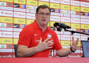 “Të bëjmë llogaritë mirë, s’jemi favoritë”, trajneri i Polonisë paralajmëron skuadrën: Shqipëria ka potencial të madh