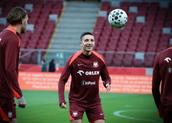 Mesfushori nuk është në dispozicion për ndeshjen me Shqipërinë, Polonia nis përgatitjet