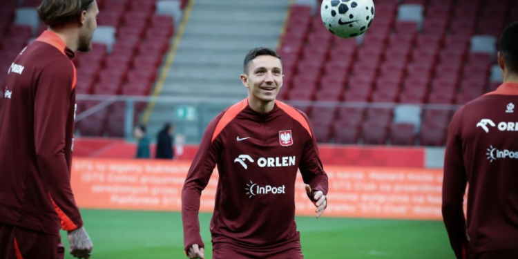 Mesfushori nuk është në dispozicion për ndeshjen me Shqipërinë, Polonia nis përgatitjet