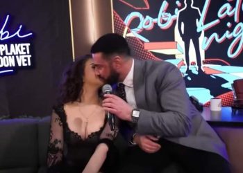 E papritur, Robert Berisha puth në buzë Vivien Thanon