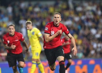 Ardian Ismajli në formë të shkëlqyer, buzëqesh Sylvinho