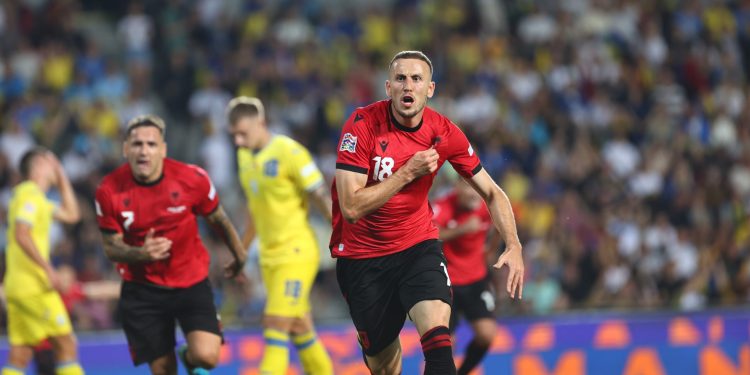 Ardian Ismajli në formë të shkëlqyer, buzëqesh Sylvinho