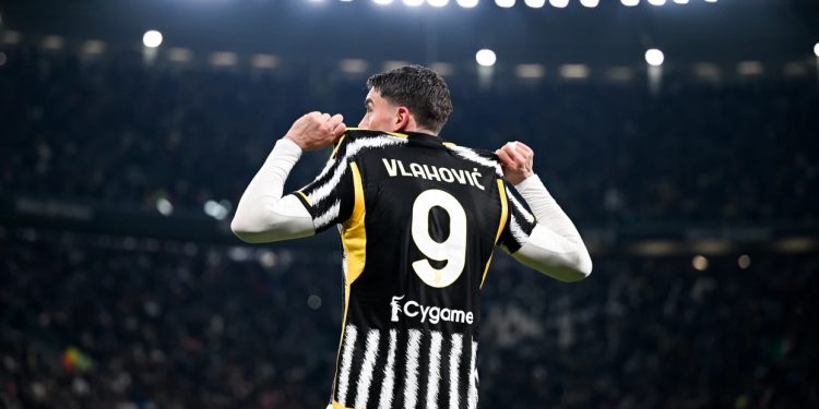 Barça i jep asist Juve, “zbutet” Vlahovic, gati rinovimi i kontratës