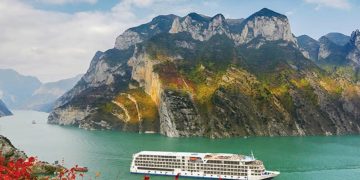 341 metra e gjatë dhe mund të akomodojë 5,200 pasagjerë, Kina lançon anijen gjigante turistike