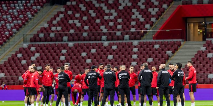 Befason Sylvinho, 3 lojtarë përfundojnë në tribunë, mes tyre edhe “makthi” i Polonisë