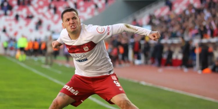 Manajn e “qajnë” edhe në Turqi, trajneri i Sivasspor “kryqëzon gishtat”: Shpresojmë të rikthehet në “play-off”