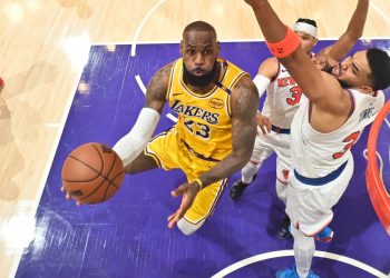 NBA/ Lakers bën “bis”, kalifornianët mundin Knicks, Spurs fiton derbin teksan