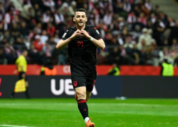 LIVE Poloni-Shqipëri/ Kombëtarja i afrohet golit të dytë, rast i artë i shpërdoruar (VIDEO)