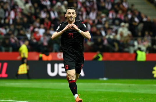 LIVE Poloni-Shqipëri/ Kombëtarja i afrohet golit të dytë, rast i artë i shpërdoruar (VIDEO)