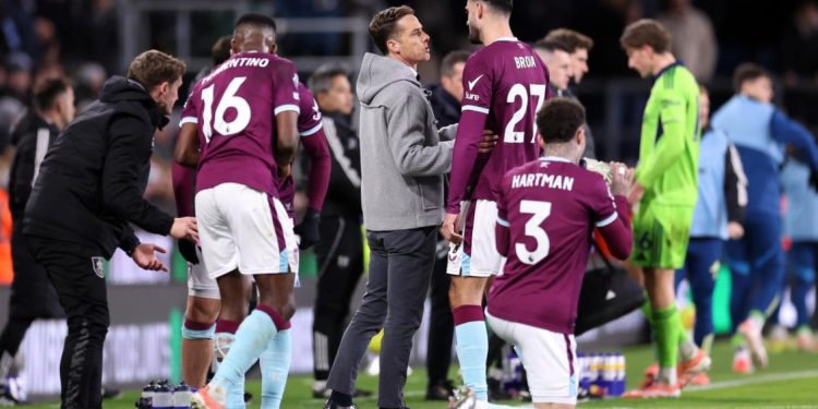 “Është në rrugën e duhur”, trajneri i Burnley zbulon gjendjen e Brojës