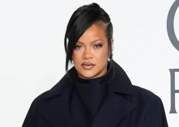 Gruaja e akuzuar për të shtënat në shtëpinë e Rihanna-s, përballet me burgim të përjetshëm