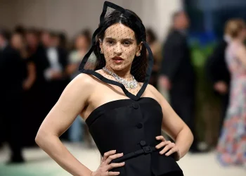 Rosalía në Madrid: “Jam shumë më mirë tani” pas problemit shëndetësor