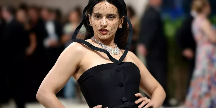 Rosalía në Madrid: “Jam shumë më mirë tani” pas problemit shëndetësor