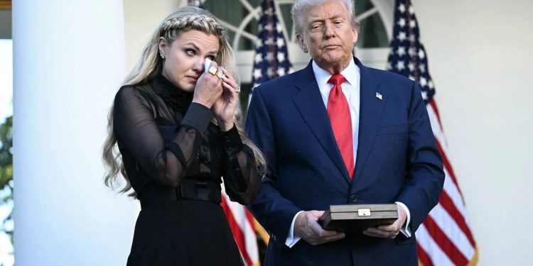 6 muaj pas vdekjes së Charlie Kirk, Trump i beson Erika Kirk të njëjtin post të partnerit në Akademinë e Forcave Ajrore