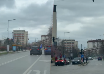 VIDEO/ Atmosferë elektrizuese në Prishtinë, flamuj kuqezi dhe këngë patriotike para ndeshjes së jetës