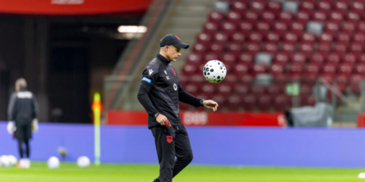 Muçi në stol, Sylvinho i beson sulmit që sfidoi Anglinë, nuk ka kohë për eksperimente