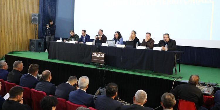 Reforma territoriale, zhvillohet dëgjesa në Gjirokastër. Mazniku: Bashkitë rol kyç për fondet e BE